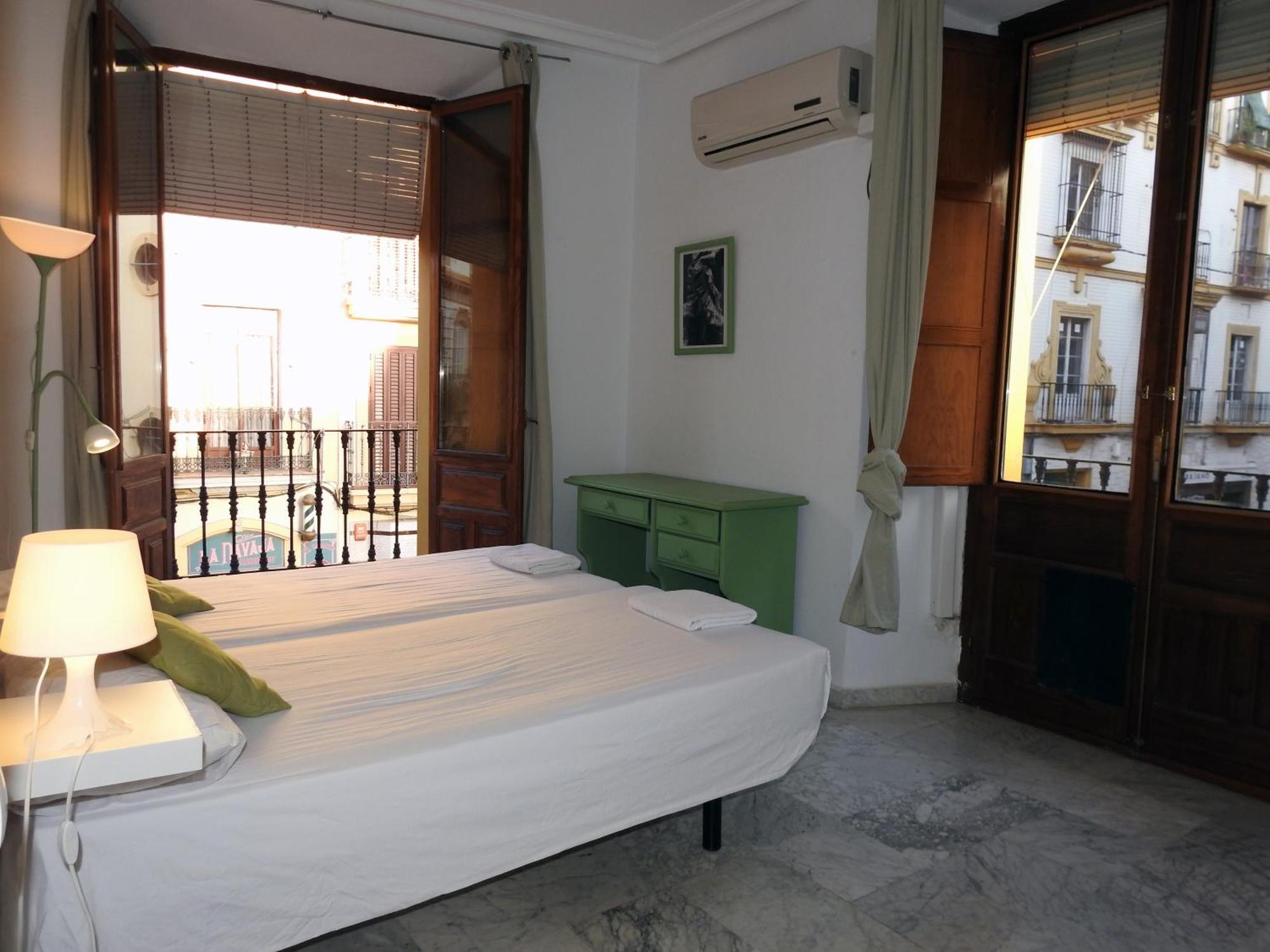 Apartamento En Sevilla Centro Con Vistas A La Plaza Alameda De Hercules - Hasta 7 Personas Екстериор снимка